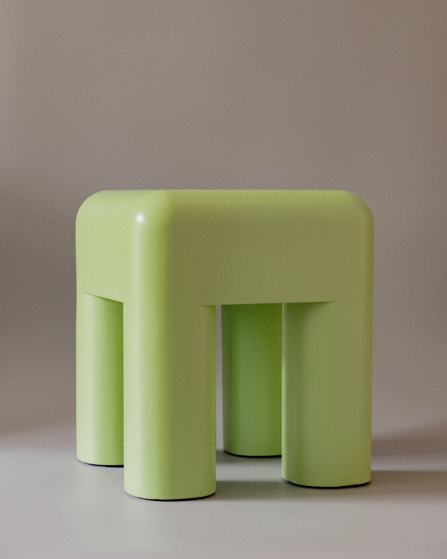 Marcello - lacquered stool / side table